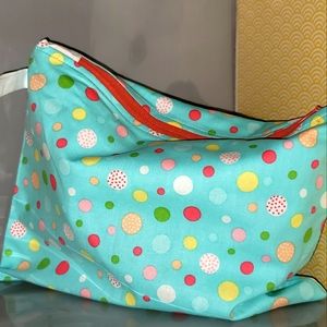 Makeup purse with side pull tab